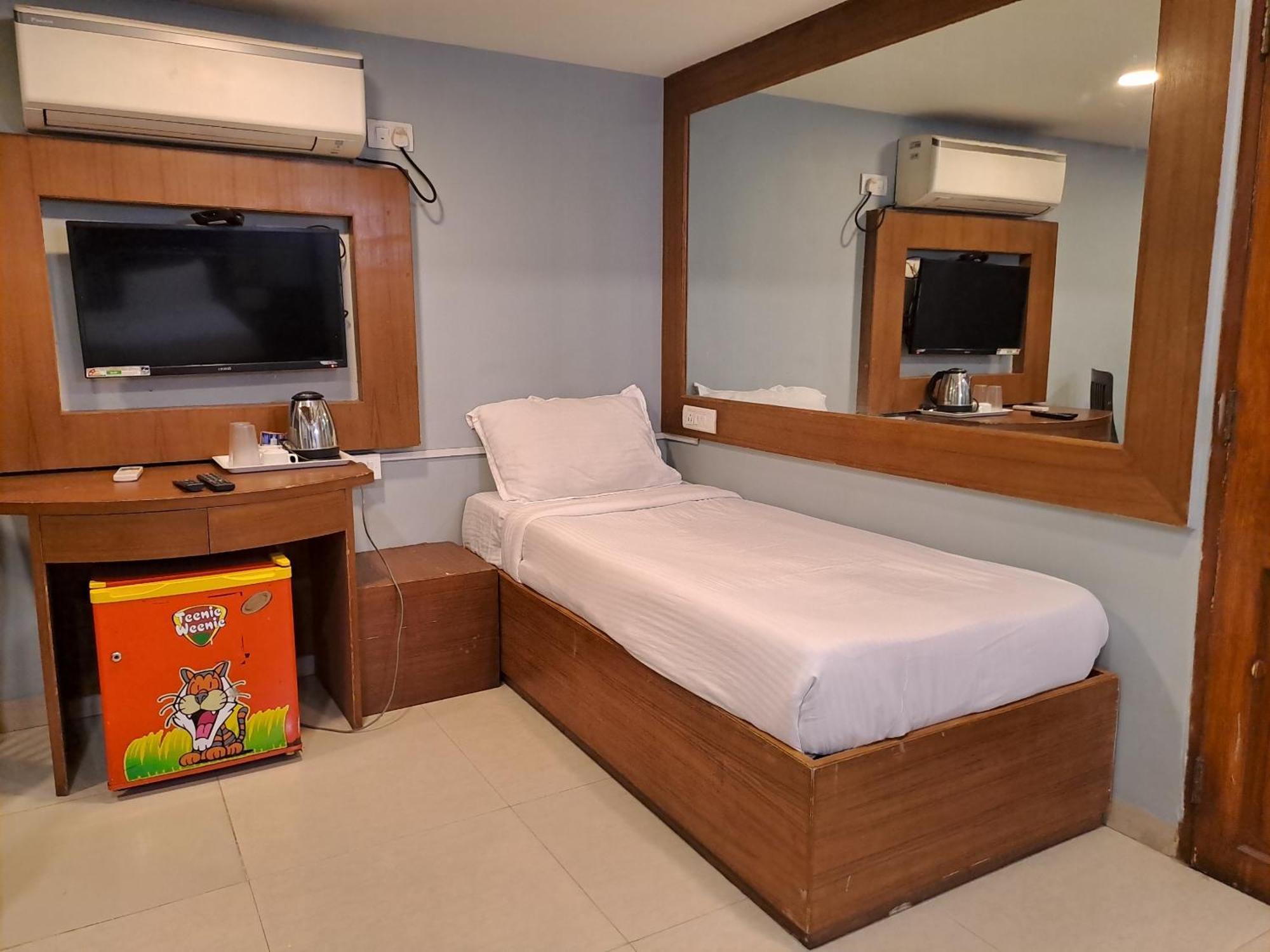 Hotel Cruz Royale Mumbai Ngoại thất bức ảnh