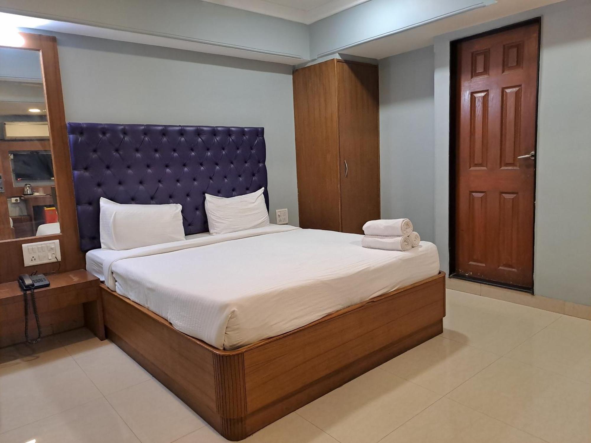 Hotel Cruz Royale Mumbai Ngoại thất bức ảnh